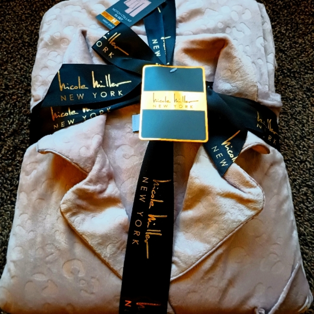 Nicole Miller Luxe Notch Collar PJ Set